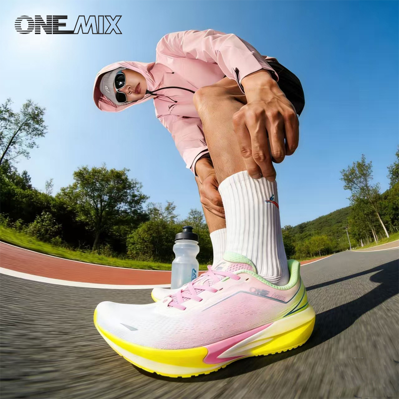 Reflective Night Running Shoes - ONEMIX ランニングシューズ男性用超軽量アウトドアアスレチックトレーニングジョギングスニーカーアンチスリップ耐摩耗性ウォーキングシューズ
