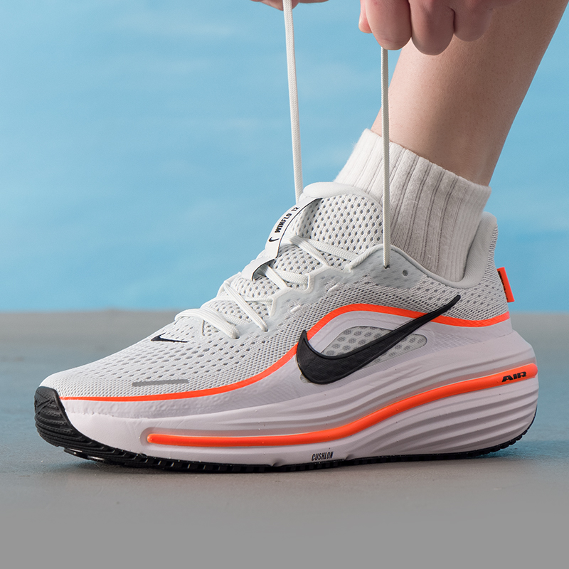 ナイキ メンズシューズ オリジナル 軽量 ロードランニングシ - Lightweight Road Running Shoes のレビューと価格