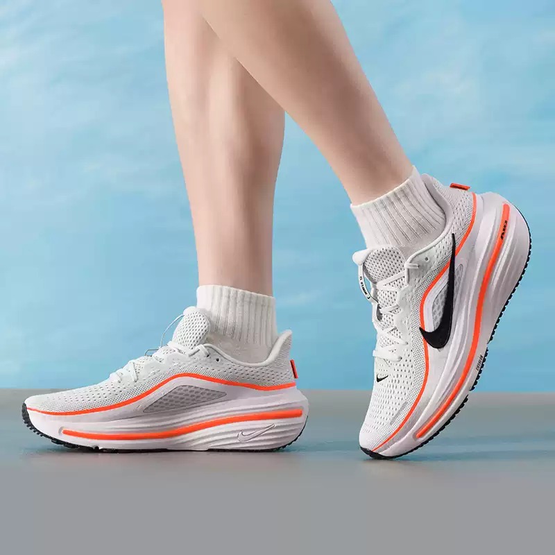 ナイキ メンズシューズ オリジナル 軽量 ロードランニングシ - Lightweight Road Running Shoes のレビューと価格