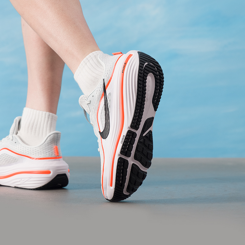 ナイキ メンズシューズ オリジナル 軽量 ロードランニングシ - Lightweight Road Running Shoes のレビューと価格