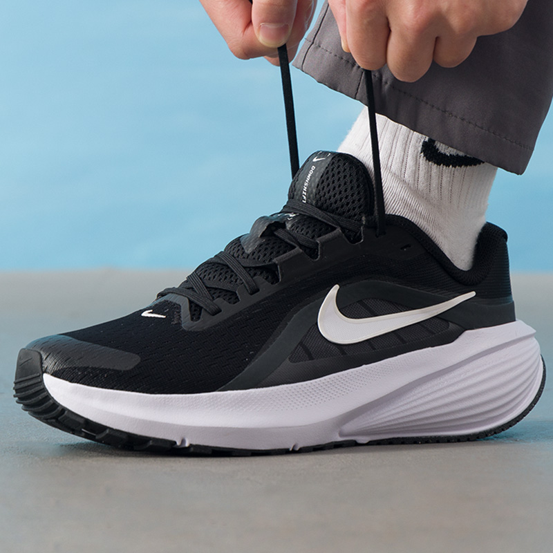 ナイキ メンズシューズ オリジナル 軽量 ロードランニングシ - Lightweight Road Running Shoes のレビューと価格