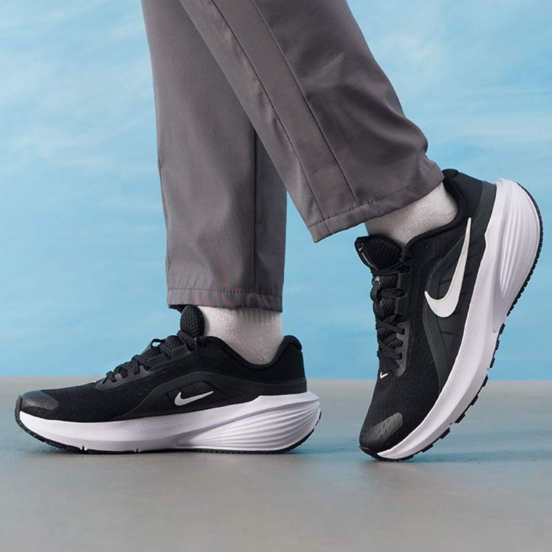 ナイキ メンズシューズ オリジナル 軽量 ロードランニングシ - Lightweight Road Running Shoes のレビューと価格