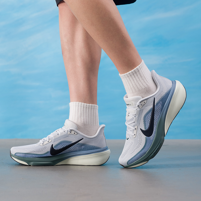 ナイキ メンズシューズ オリジナル 軽量 ロードランニングシ - Lightweight Road Running Shoes のレビューと価格