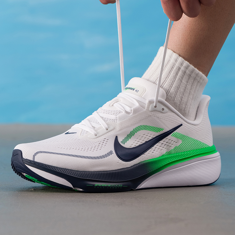 ナイキ メンズシューズ オリジナル 軽量 ロードランニングシ - Lightweight Road Running Shoes のレビューと価格