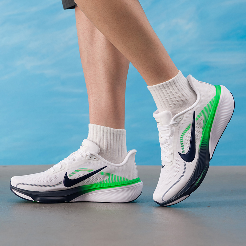 ナイキ メンズシューズ オリジナル 軽量 ロードランニングシ - Lightweight Road Running Shoes のレビューと価格