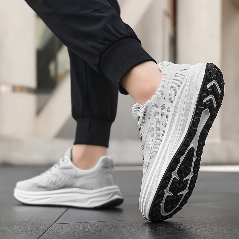 つま先部分が広く、滑りにくく、伸縮性のある素材を使用した、メ - Wide Toe Box Running Sneakers のレビューと価格