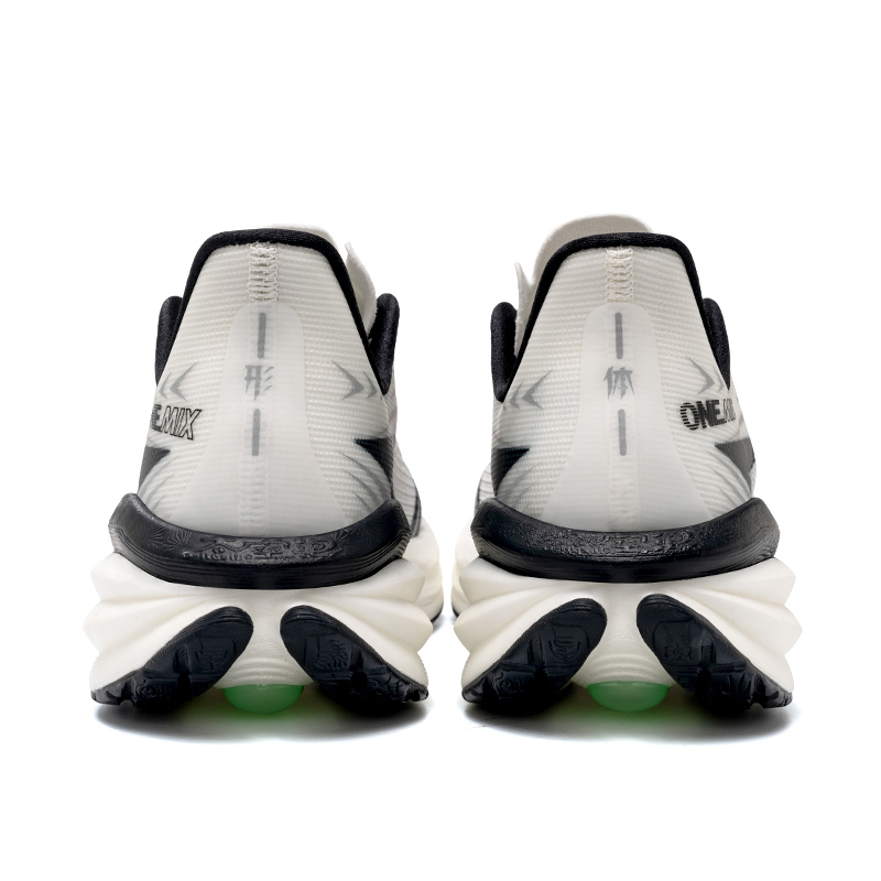 ONEMIX メンズ ランニングシューズ、クッション性のある - Reflective Night Running Shoes のレビューと価格