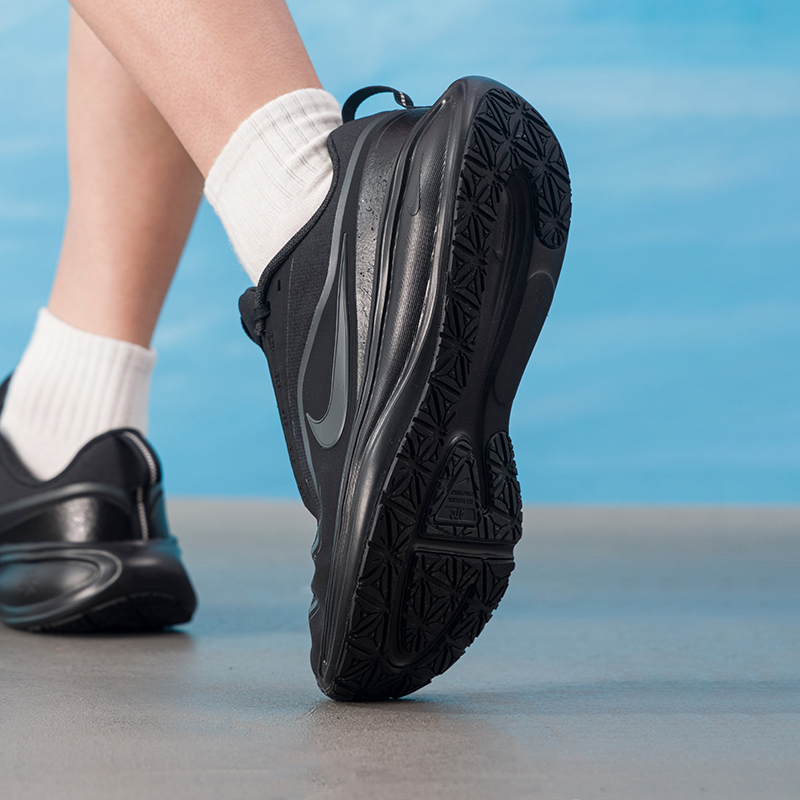 ナイキ メンズシューズ オリジナル 軽量 ロードランニングシ - Lightweight Road Running Shoes のレビューと価格
