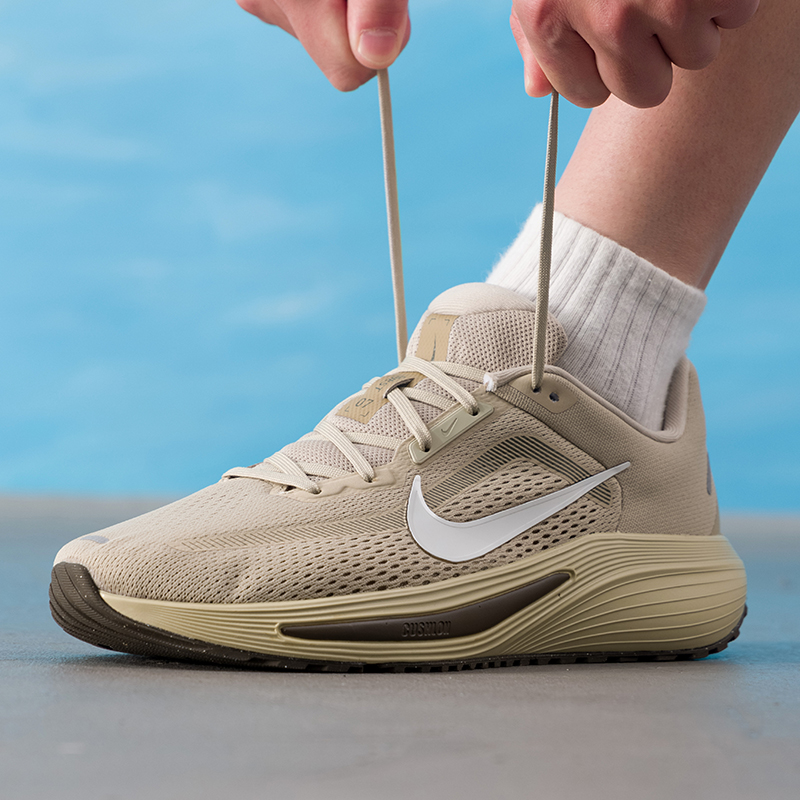 ナイキ メンズシューズ オリジナル 軽量 ロードランニングシ - Lightweight Road Running Shoes のレビューと価格