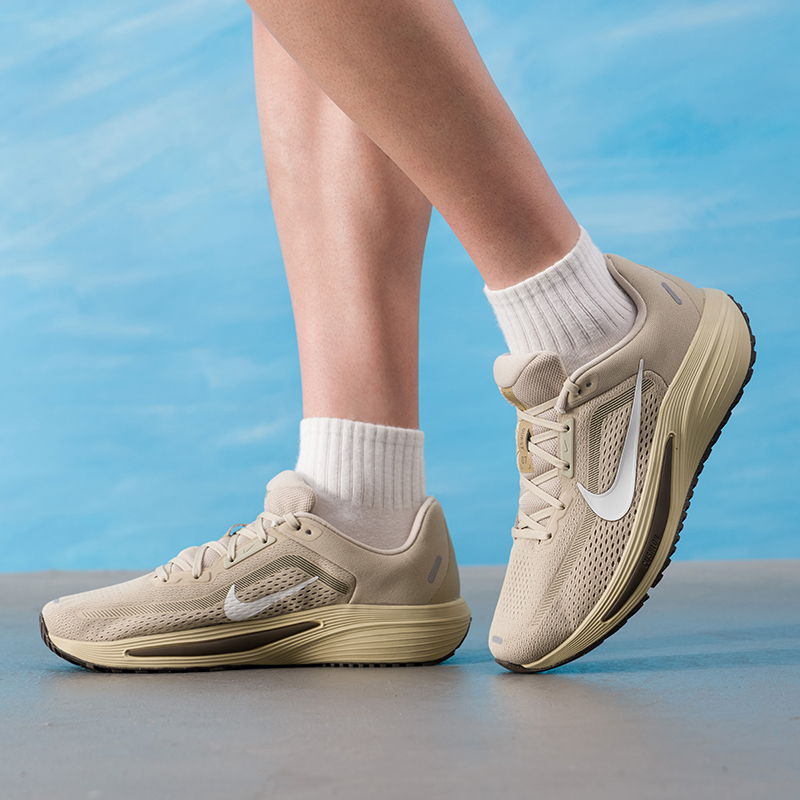 ナイキ メンズシューズ オリジナル 軽量 ロードランニングシ - Lightweight Road Running Shoes のレビューと価格